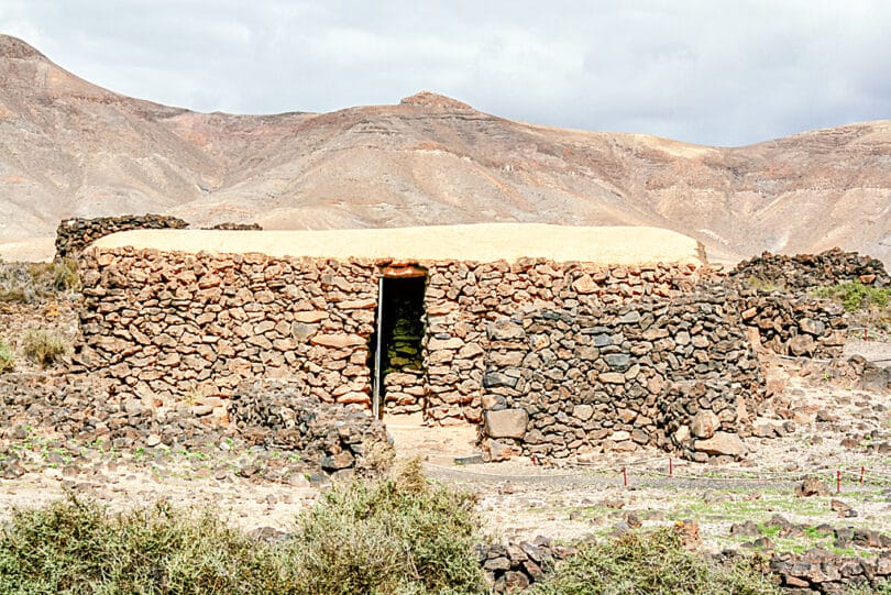Rekonstruktion eines von Hirten genutzten Hauses in La Atalayita