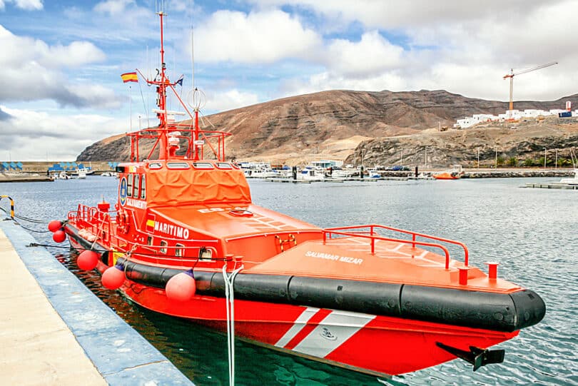Von Gran Tarajal aus rückt die Küstenwache aus, um Schiffen, die vor Fuerteventura in Seenot geraten sind, zu helfen