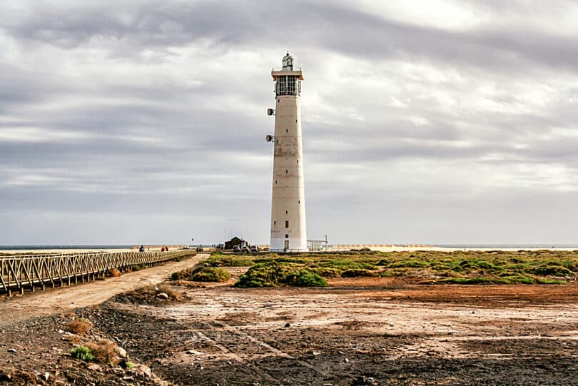 Der Leuchtturm von Jandia Playa liegt an der Playa del Matorral