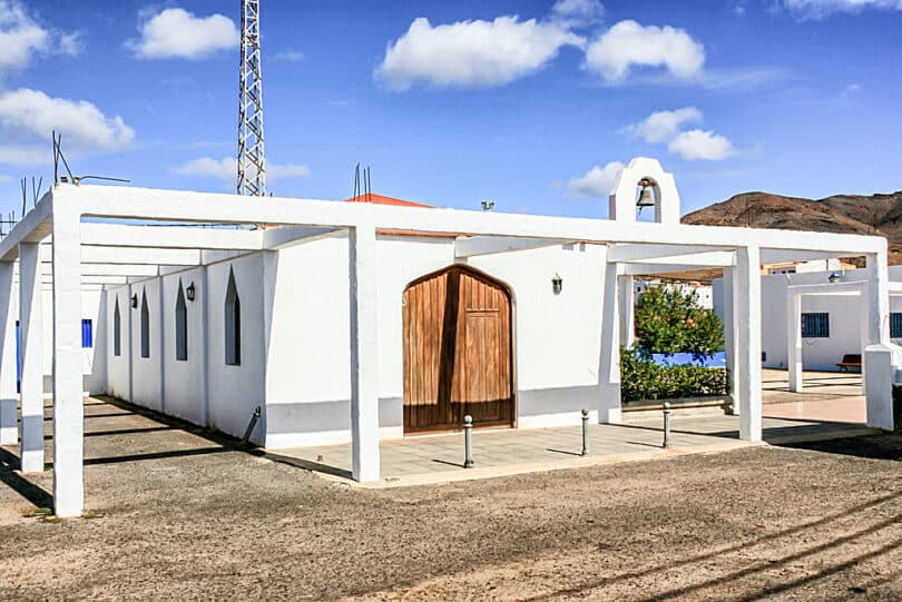 Am Ortseingang befindet sich die kleine Kirche von Las Playitas