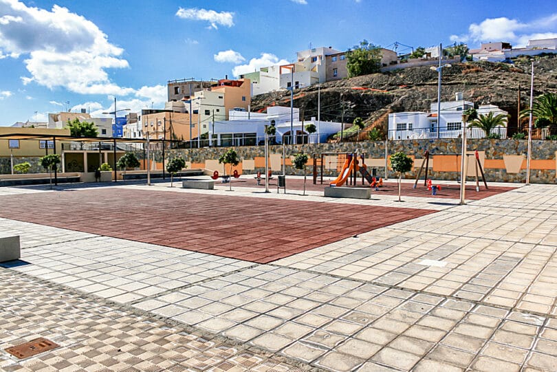 Die kleine Plaza von Las Playitas liegt in der Nähe der Kirche
