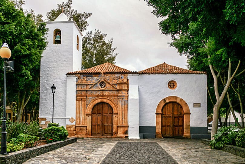 Die 1733 fertig gestellte Kirche Nuestra Señora de Regla steht im Zentrum von Pájara