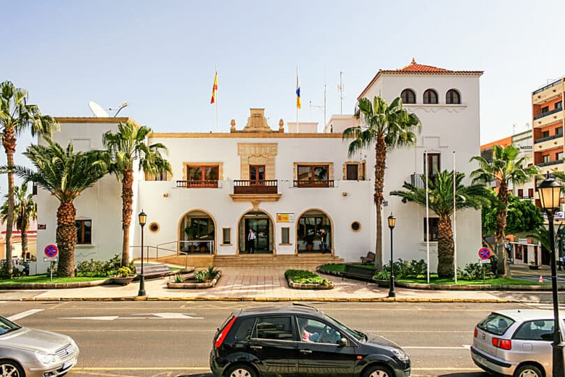 Puerto del Rosario ist Sitz aller wichtigen Behörden auf Fuerteventura