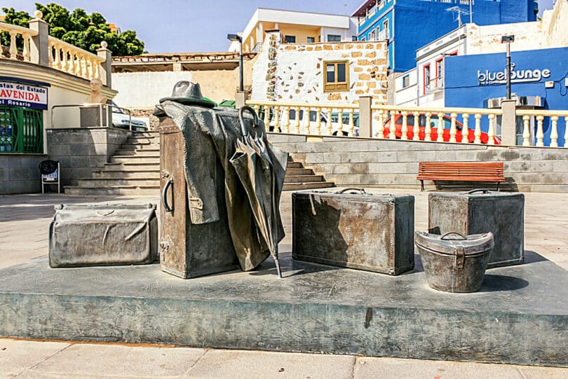 Moderne Skulptur am Hafen von Puerto del Rosario