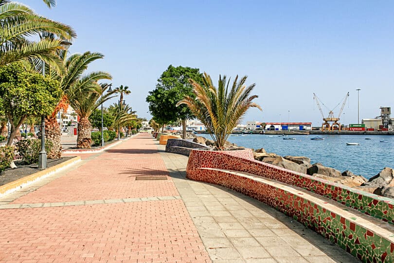 Die Hafenpromenade von Puerto del Rosario