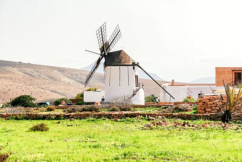 Am nördlichen Ortsrand von Tiscamanita befindet sich eine original getreu restaurierte Windmühle