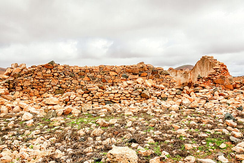 Zahlreiche Ruinen traditioneller Bauernhäuser in der Umgebung von Tuineje zeugen von der ehemaligen Bedeutung des Ortes