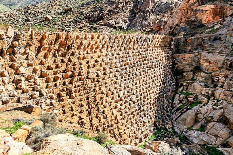 Blick auf die Staumauer unterhalb von Vega de Rio Palmas