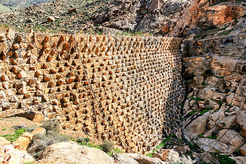 Blick auf die Staumauer unterhalb von Vega de Rio Palmas 