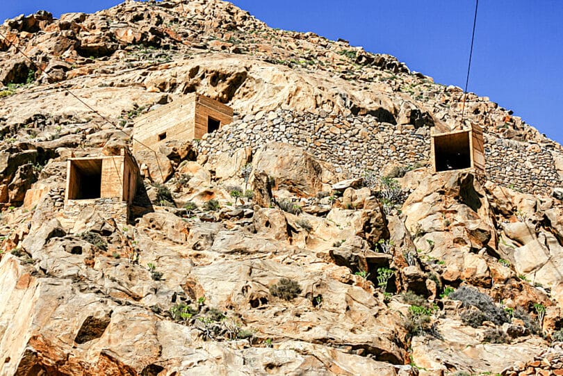 Alte Seilwinden oberhalb des Staubeckens von Vega de Rio Palmas 